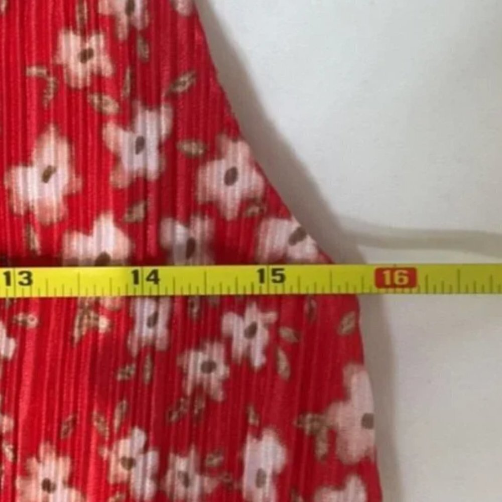 Banana Republic Red Floral Pleated Tank Top - Picture 10 of 11